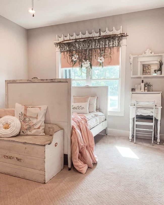Pink Antique Bed, Natural Light