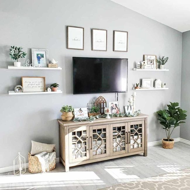 Grey Walls, Natural Wood Focus