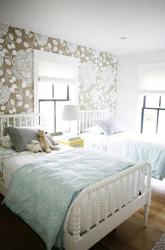 White Spindle Beds With Blue Bedding