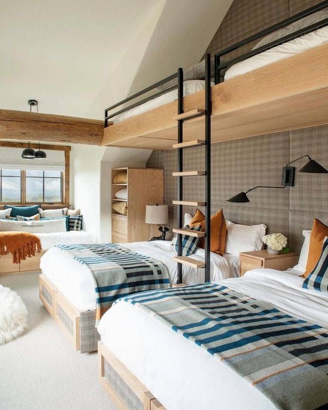 Stacked Beds, Open Floor