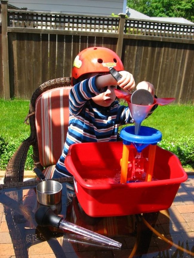 Red Helmet Water Play Discovery