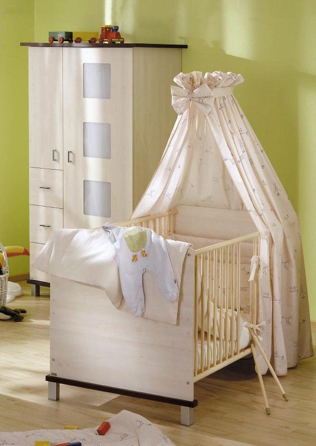 Light Wood Canopy Meets Soft Yellow