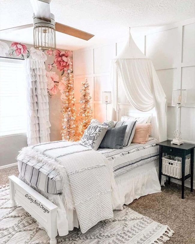 White Canopy, Black Contrast