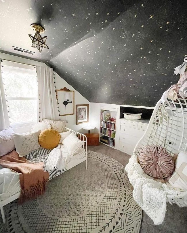 Starlit Gray Bedroom Escape