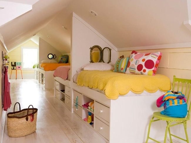 Scalloped Yellow Blanket Attic Retreat