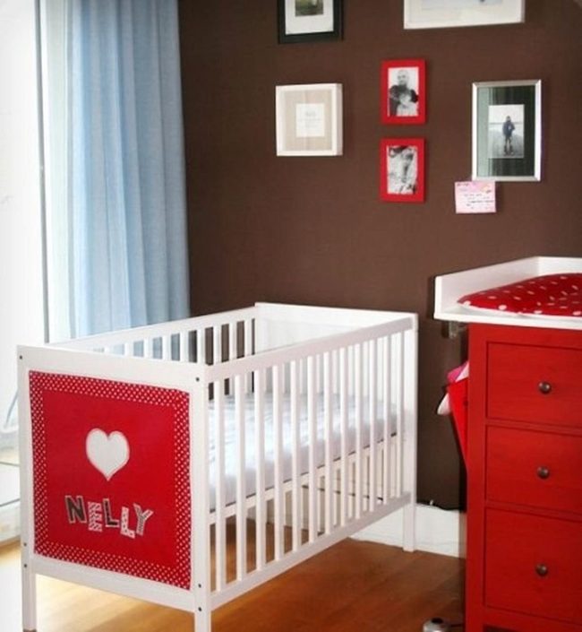 Brown Walls, Red Name Panel