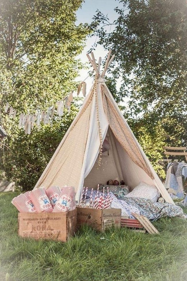 Cream Canvas Picnic Retreat