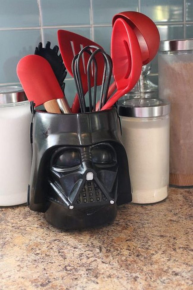 Black Vader Holder, Red Utensils Pop