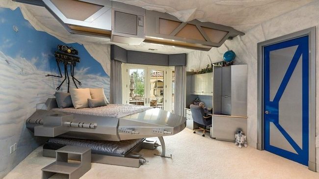 Hoth Ice Speeder Bedroom