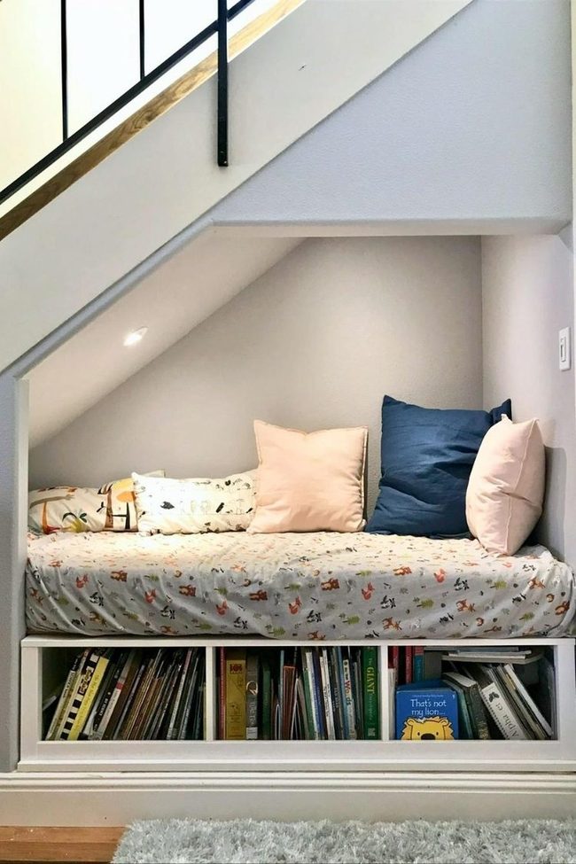 Staircase Bed With Built-In Bookshelf
