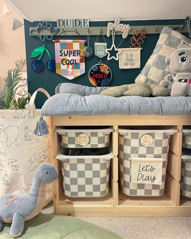 Colorful Walls, Creative Kids