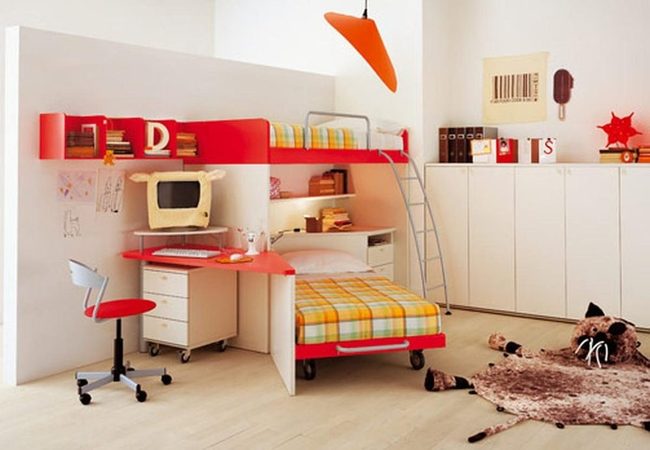 Red-White Bunk With Yellow Plaid