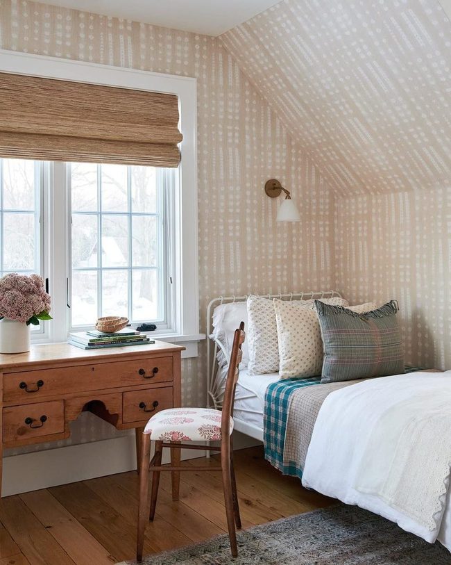 Neutral Geometric Wallpaper Grows With Child