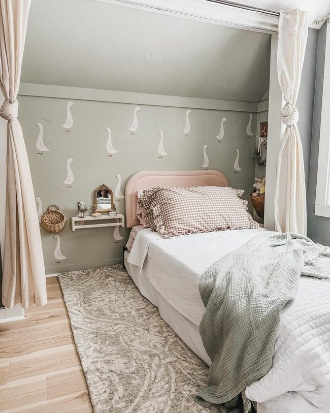 Pink Duck Bedroom Cheerfulness