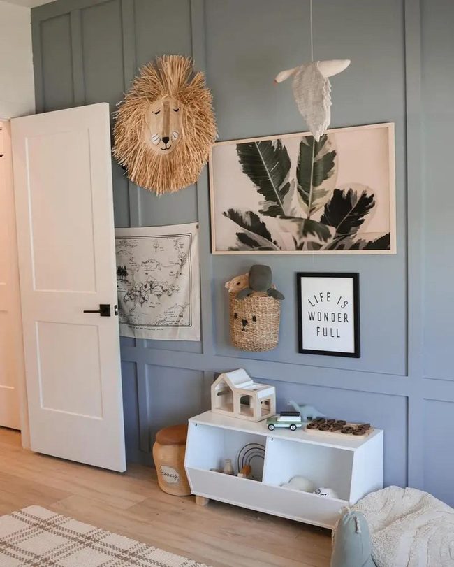 Straw Lion Head Nursery Wall