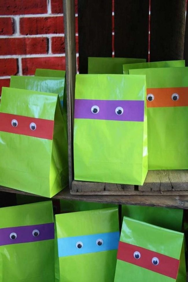Green-Eyed Gift Bags Pop
