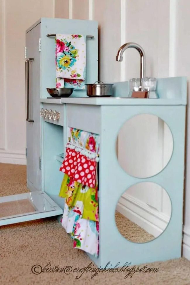 Bright Blue Retro Kitchen Play