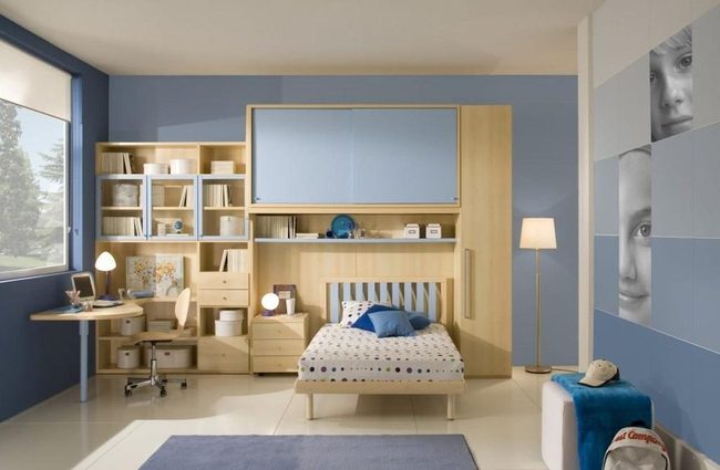Blue Walls, Natural Wood Serenity