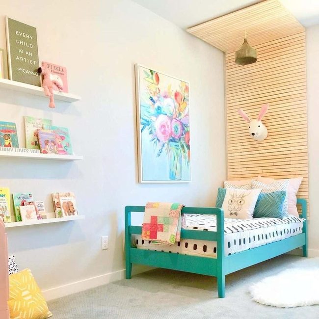 Teal Bed Blonde Wood Statement
