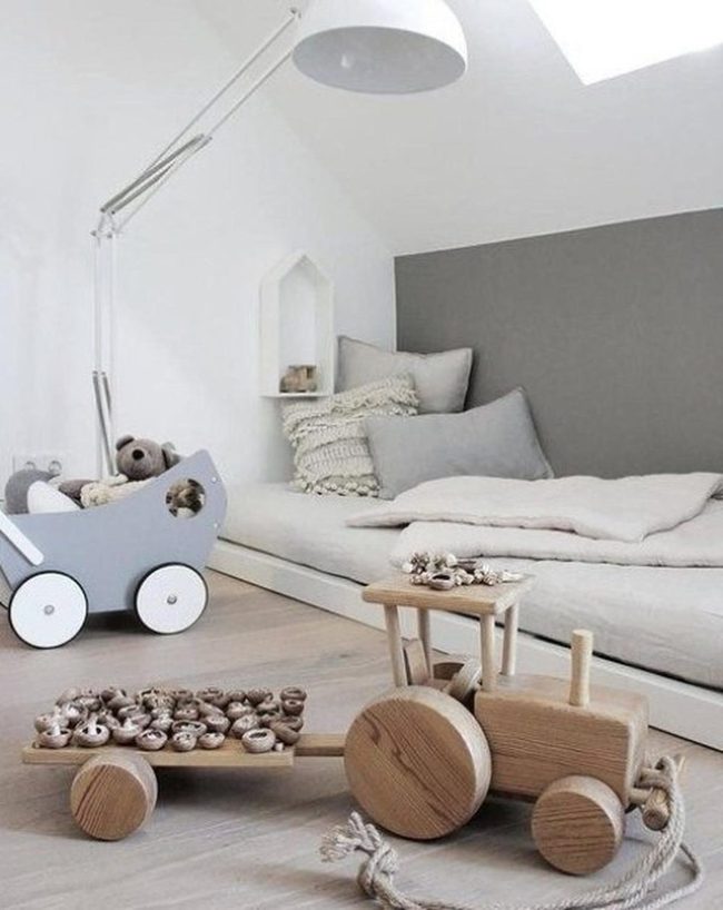 White Lamp, Gray Serenity