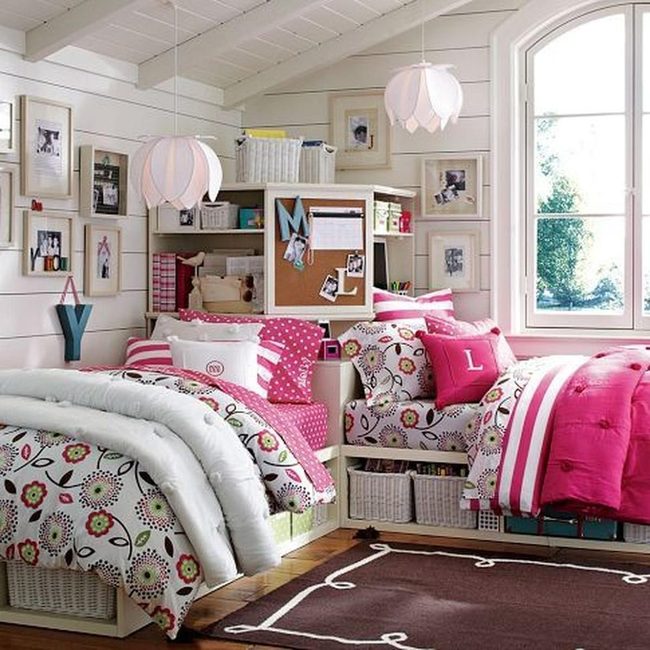 Pink Floral Twin Bedroom