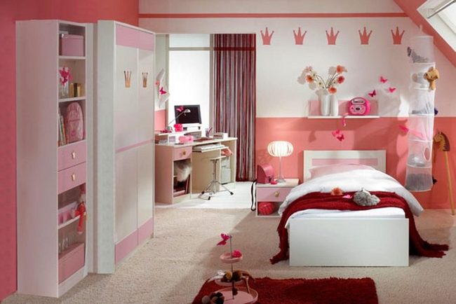 Red Blanket Princess Room