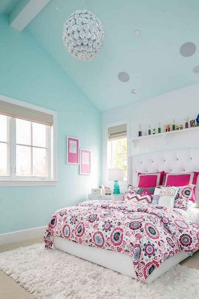 Pink And Green Bedroom Accent