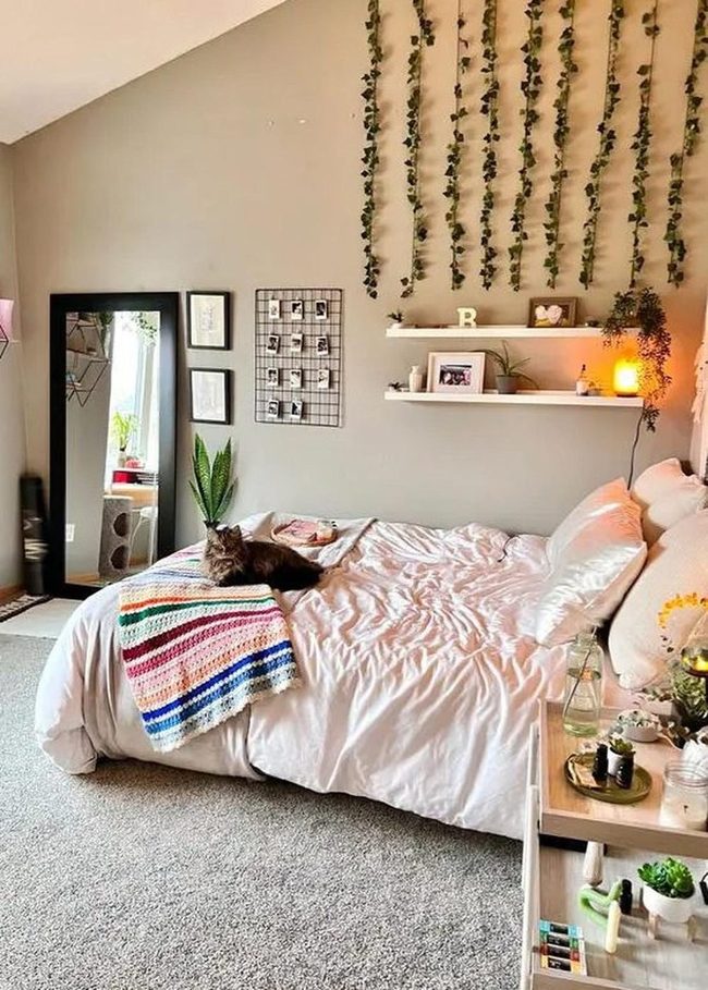 Green Vines Striped Bedroom
