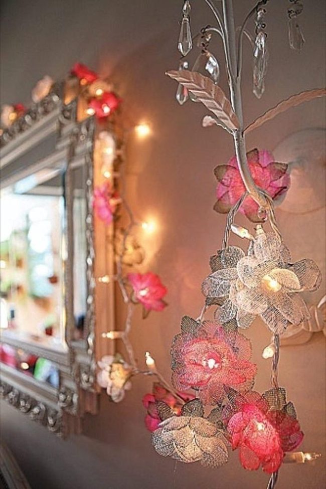 Metallic Flowers Illuminate Spaces