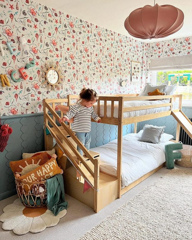 Cheerful Bunk Beds with Storage
