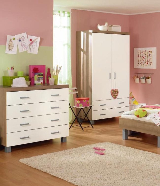 Pink Walls With Cheerful Green Stripe