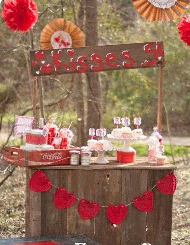 Red Heart Vintage Kissing Booth