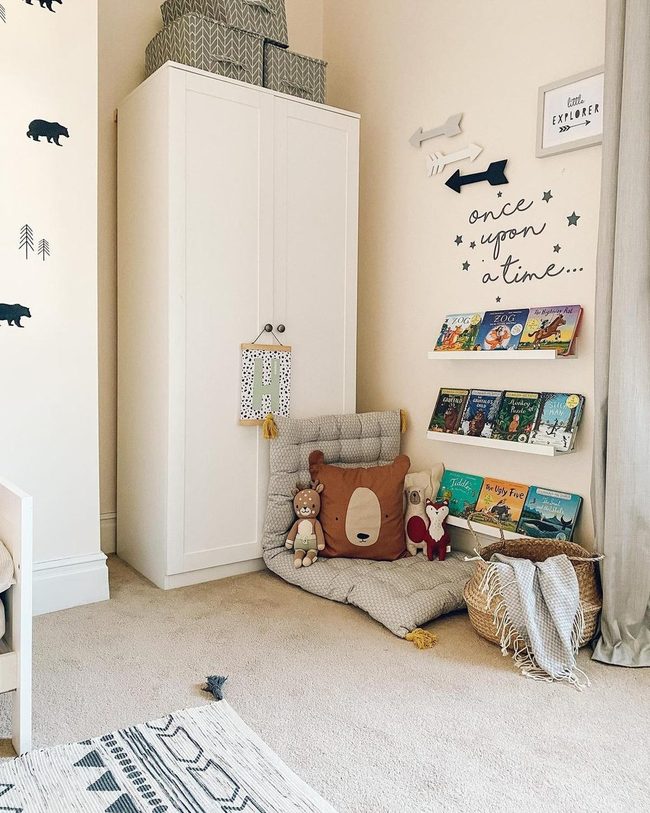 Oversized Animals, Earthy Safari Retreat