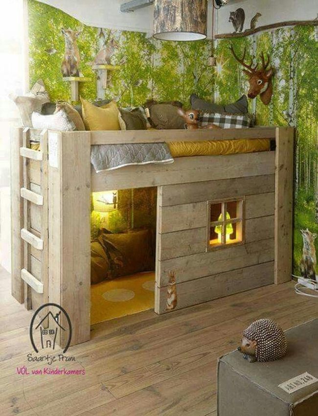 Green Leafy Walls, Cabin Beds