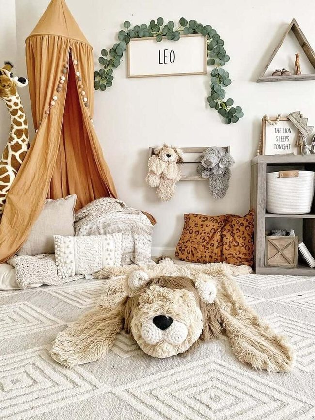 Safari Play Crown Hideaway