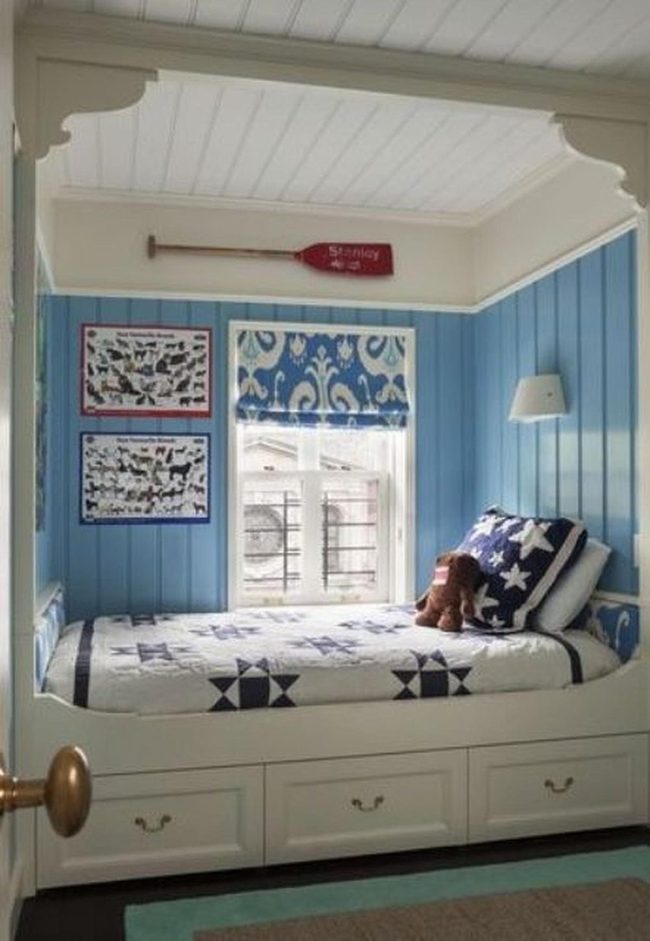 Red Paddle, Blue Walls, Bold Character
