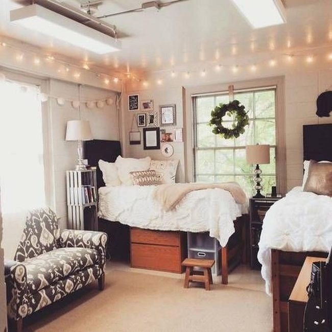 White Bedding, Green Window Wreath