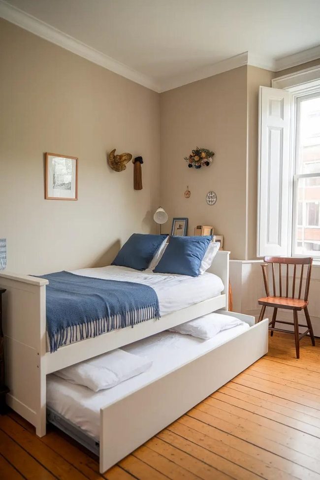 Space-Saving Dual Bed Solution