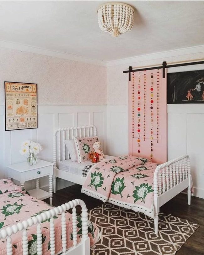 Pink Twin Beds With Green Bedding