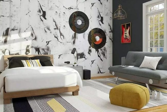 Black Splatter Walls, Yellow Energy
