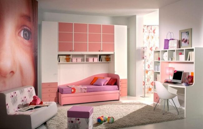 Giant Face Portrait Bedroom Pink