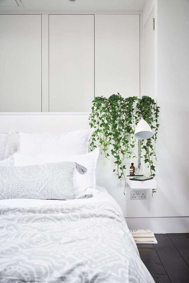 Cascading Green Ivy Elegance