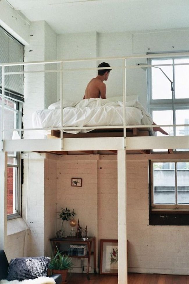White Walls, Wooden Warmth