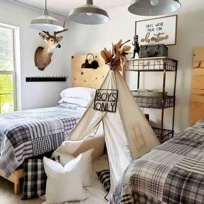 Beige Tent Between Twin Beds