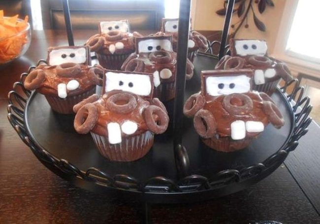 Chocolate Car Cupcakes With Character