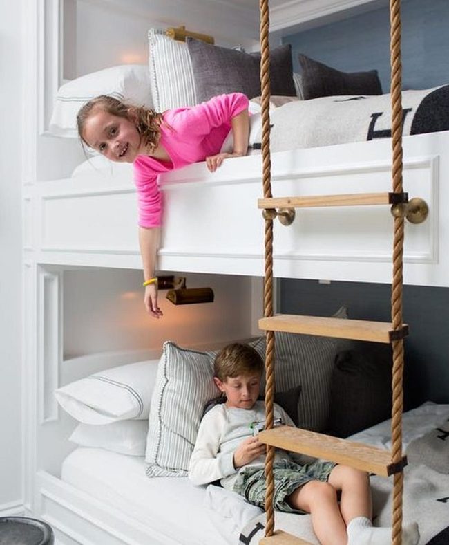 Blue Bunk With Rope Climbs