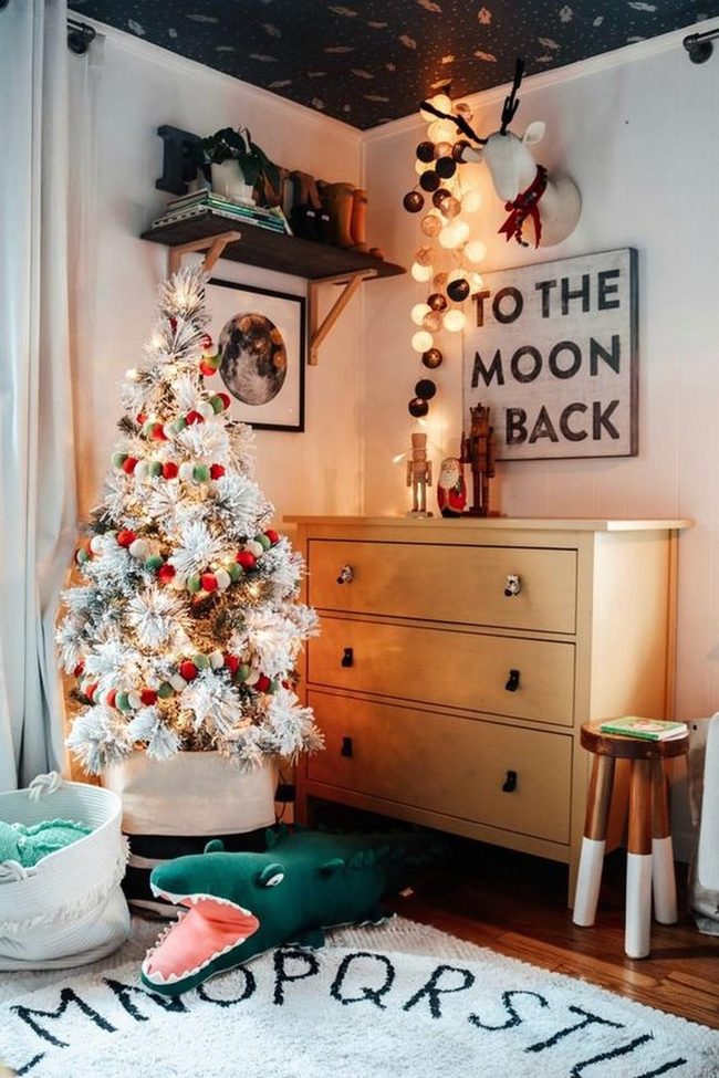 White Tree Red Green Christmas