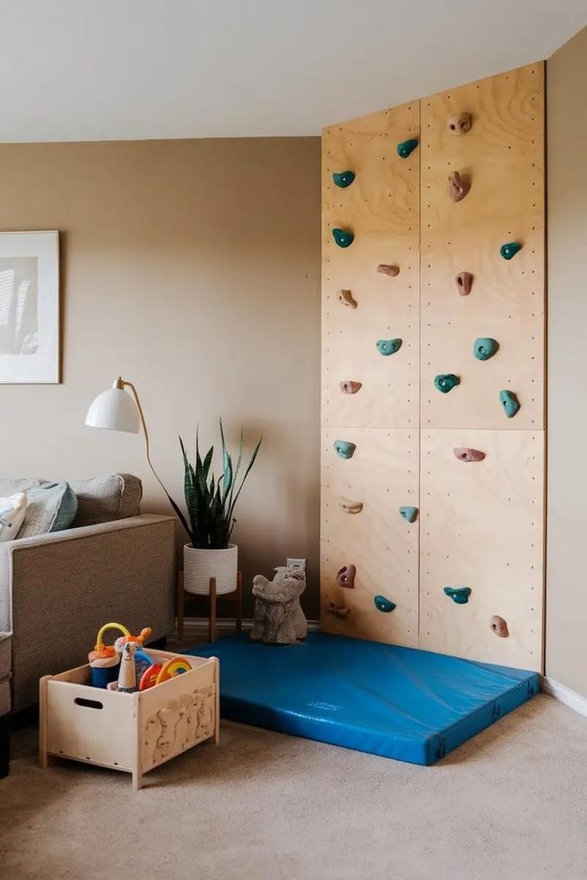 Compact Indoor Climbing Challenge