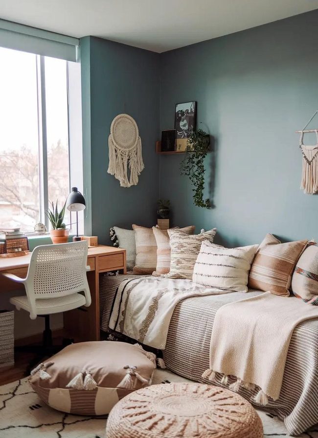 Earthy Layers for Small Spaces