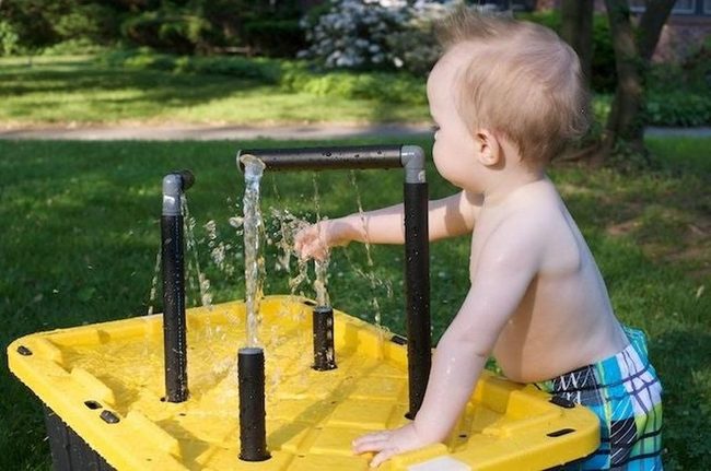 Splashing Green Garden Water